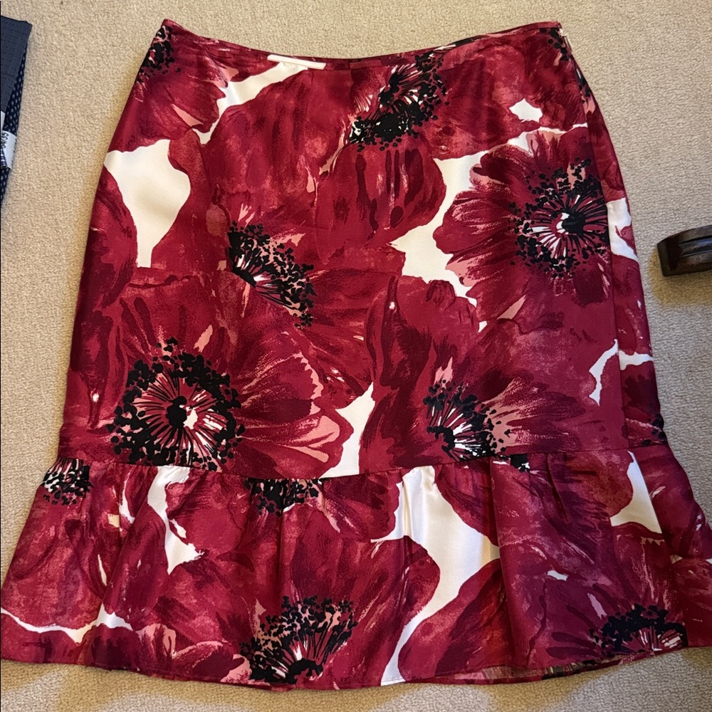 Size 6 Ann Taylor Red and Cream Floral Skirt